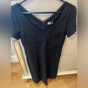 Pretty mini fitted with stitching diagonally back zip